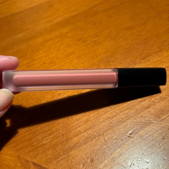 Huda Beauty Liquid Matte Lipstick Bombshell - Picture 9 of 16